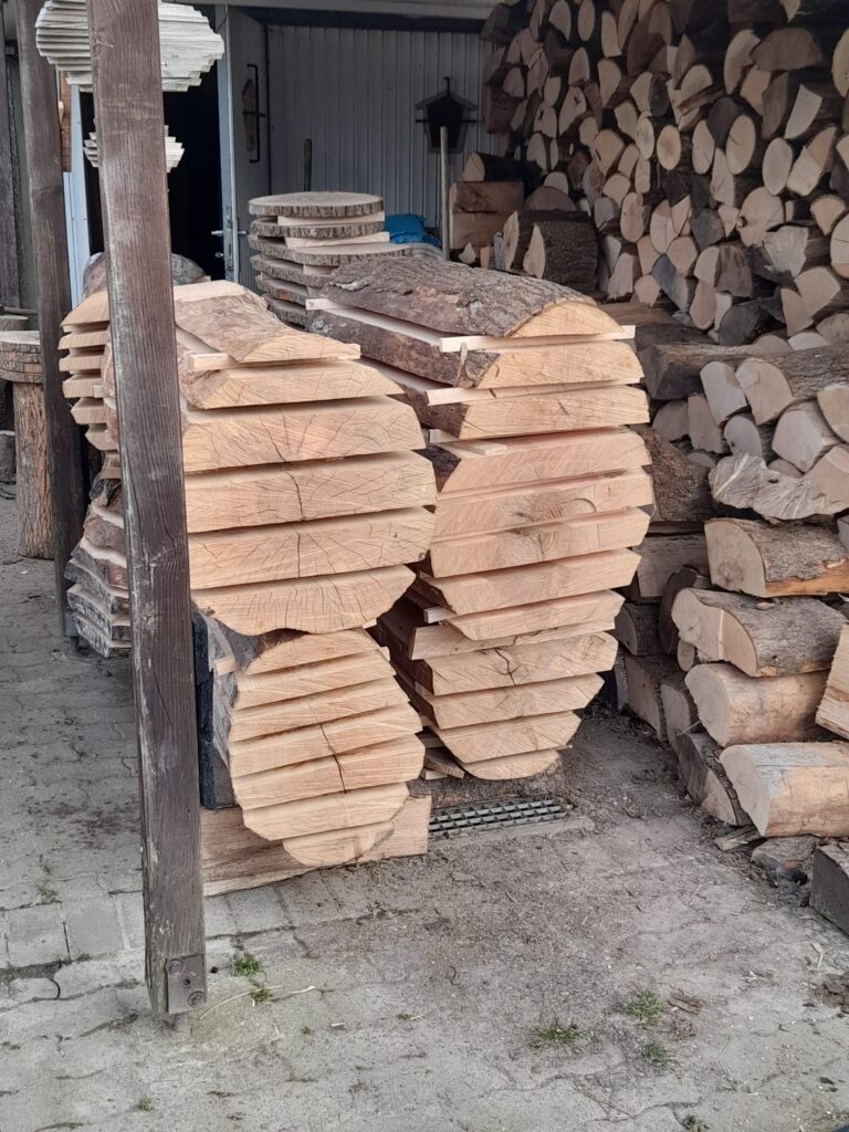 Débiter des Planches avec une Gruminette. La Gruminette reste une solution économique pour débiter des pladans des bois rares comme la ronce de Frêne, du mirabellier ou encore pommier.