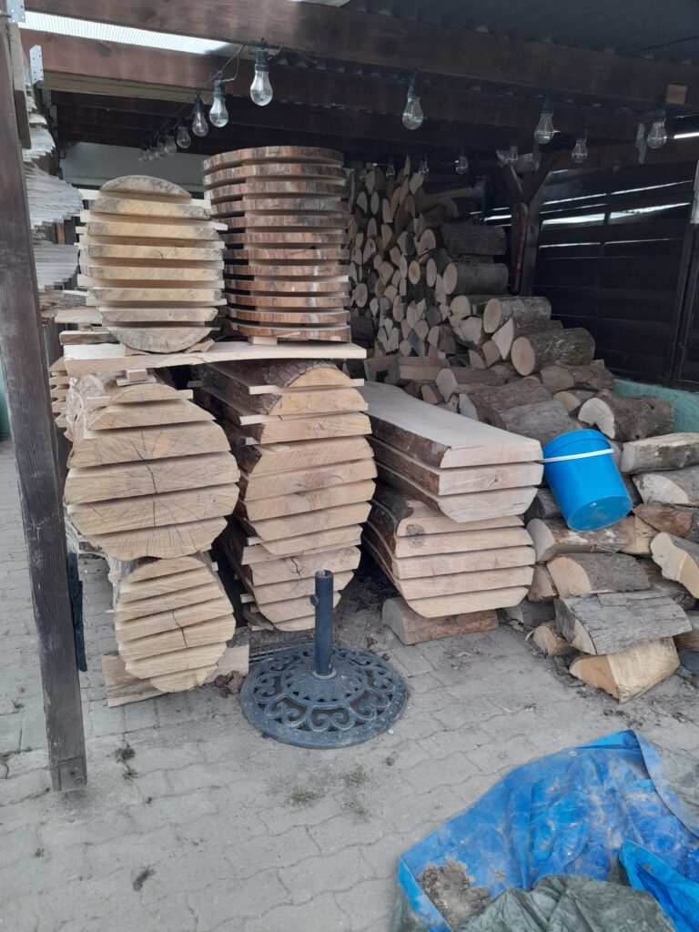 Débiter des Planches avec une Gruminette. La Gruminette reste une solution économique pour débiter des pladans des bois rares comme la ronce de Frêne, du mirabellier ou encore pommier.