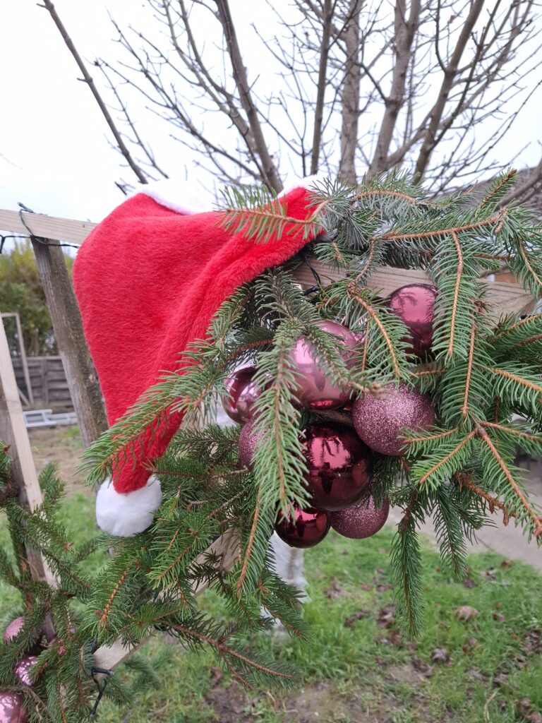 La Magie de la Déco de Noël en Bois, déco de Noël en bois, déco de Noël artisanale, déco de Noël fait main, déco de Noël originale, sapin en bois, flocons de neige en bois. Weinachtsdeco aussi Holz,