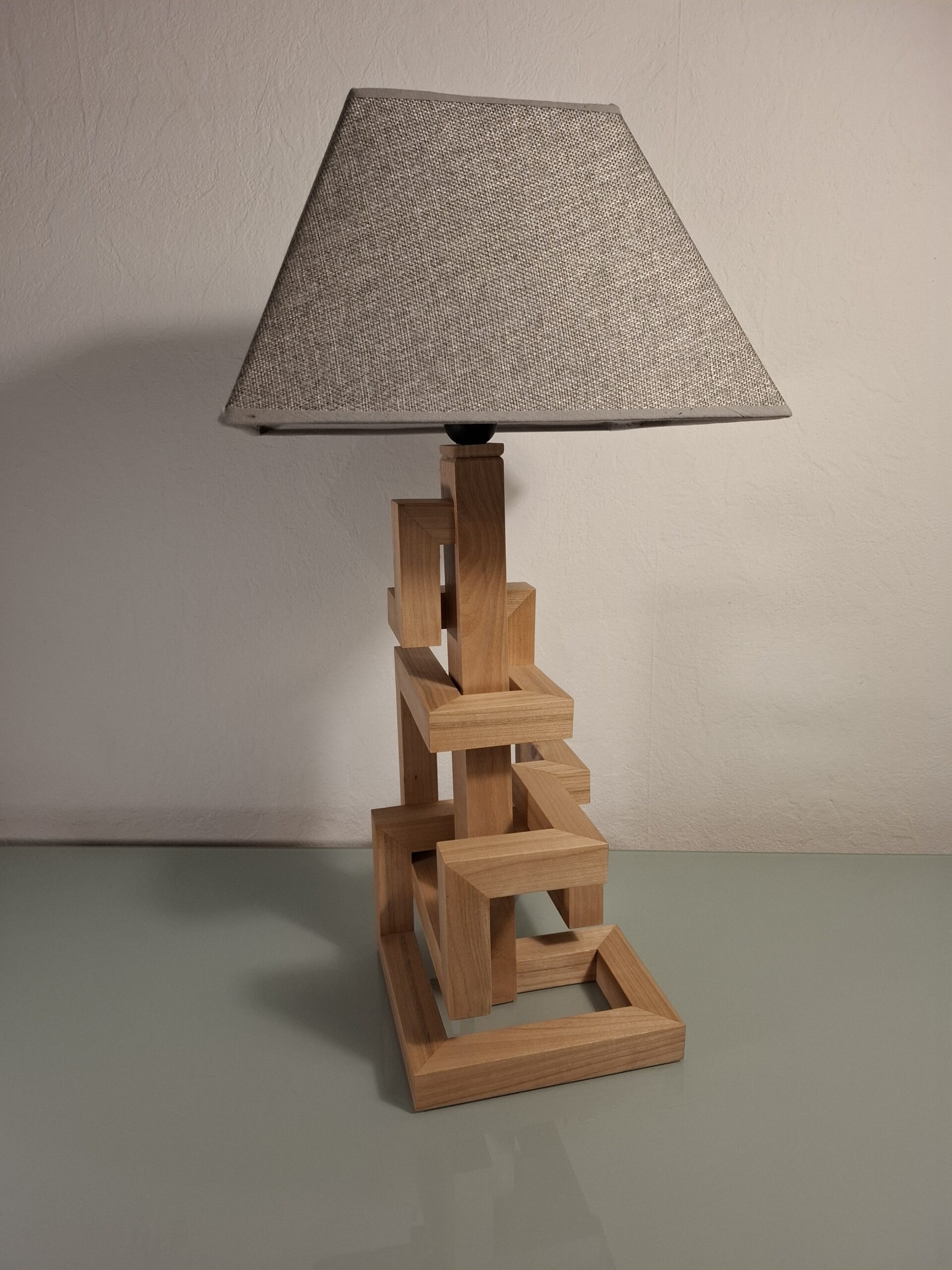 Lampe à poser design, lampe moderne en merisier massif, lampe artisanale, lampe pièce unique, décoration intérieure, éclairage, Holzlampe, Holzlampe aussi Kirschbaum.