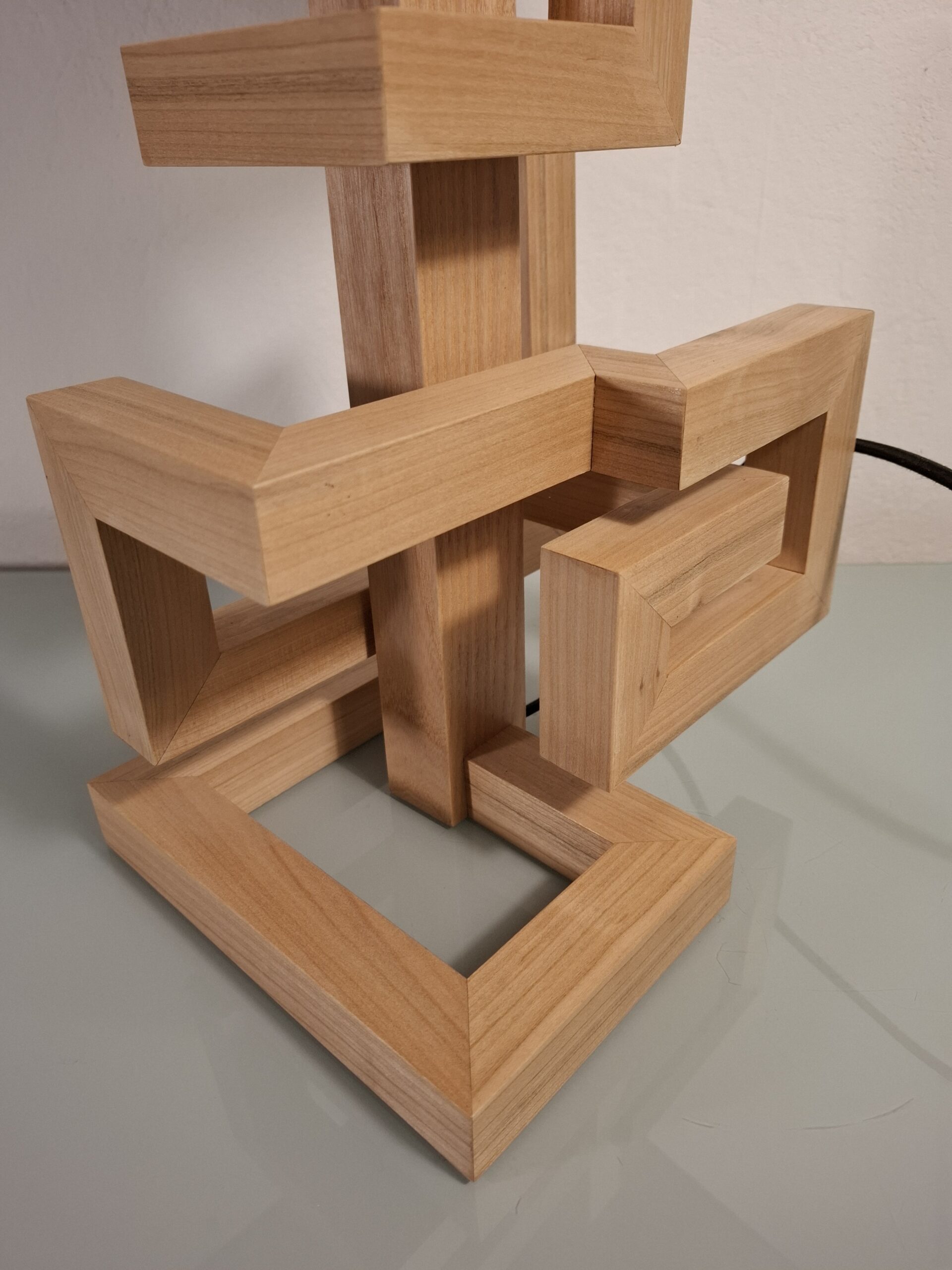 Lampe à Poser en Merisier – Image 4