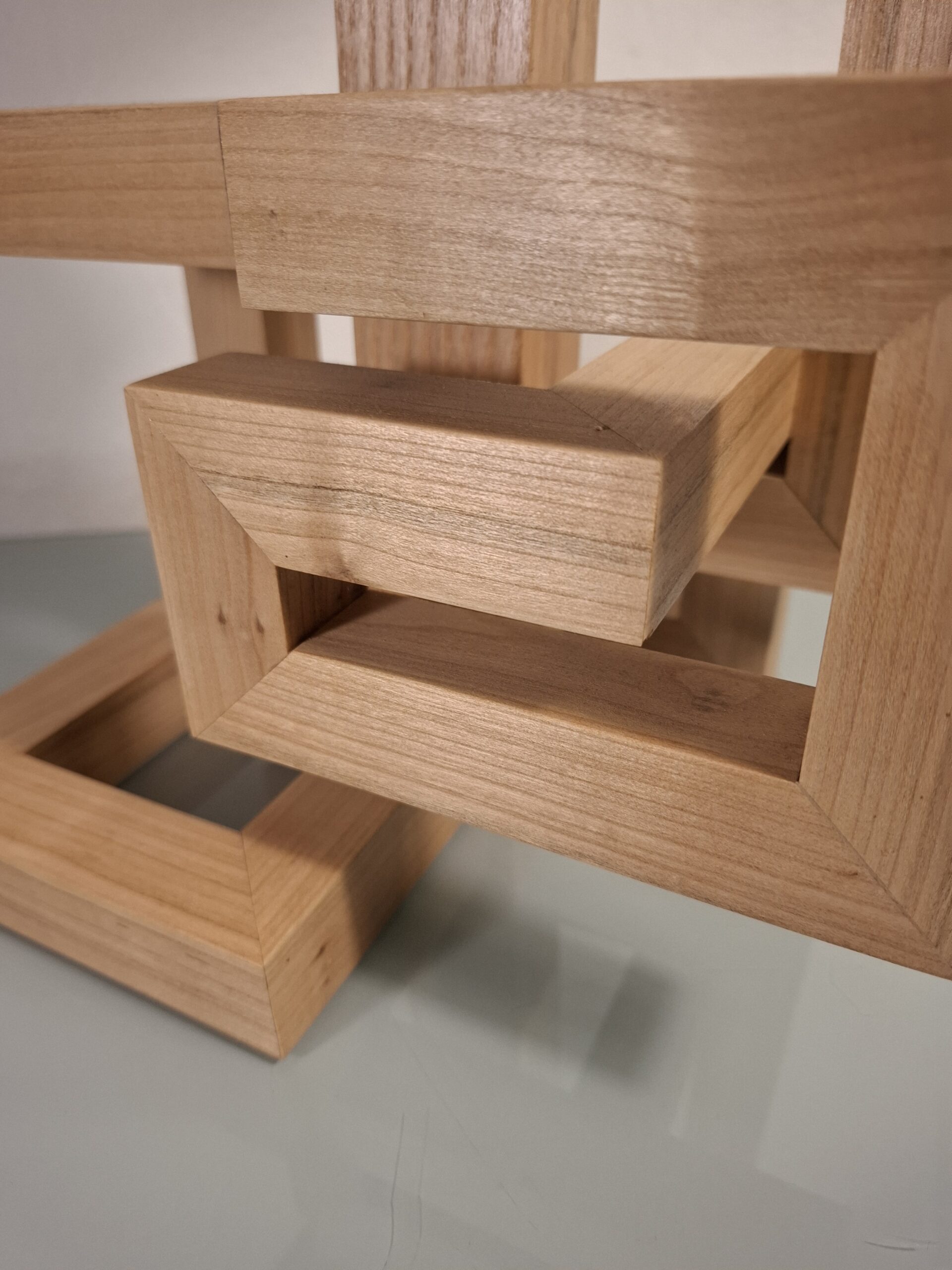 Lampe à Poser en Merisier – Image 3