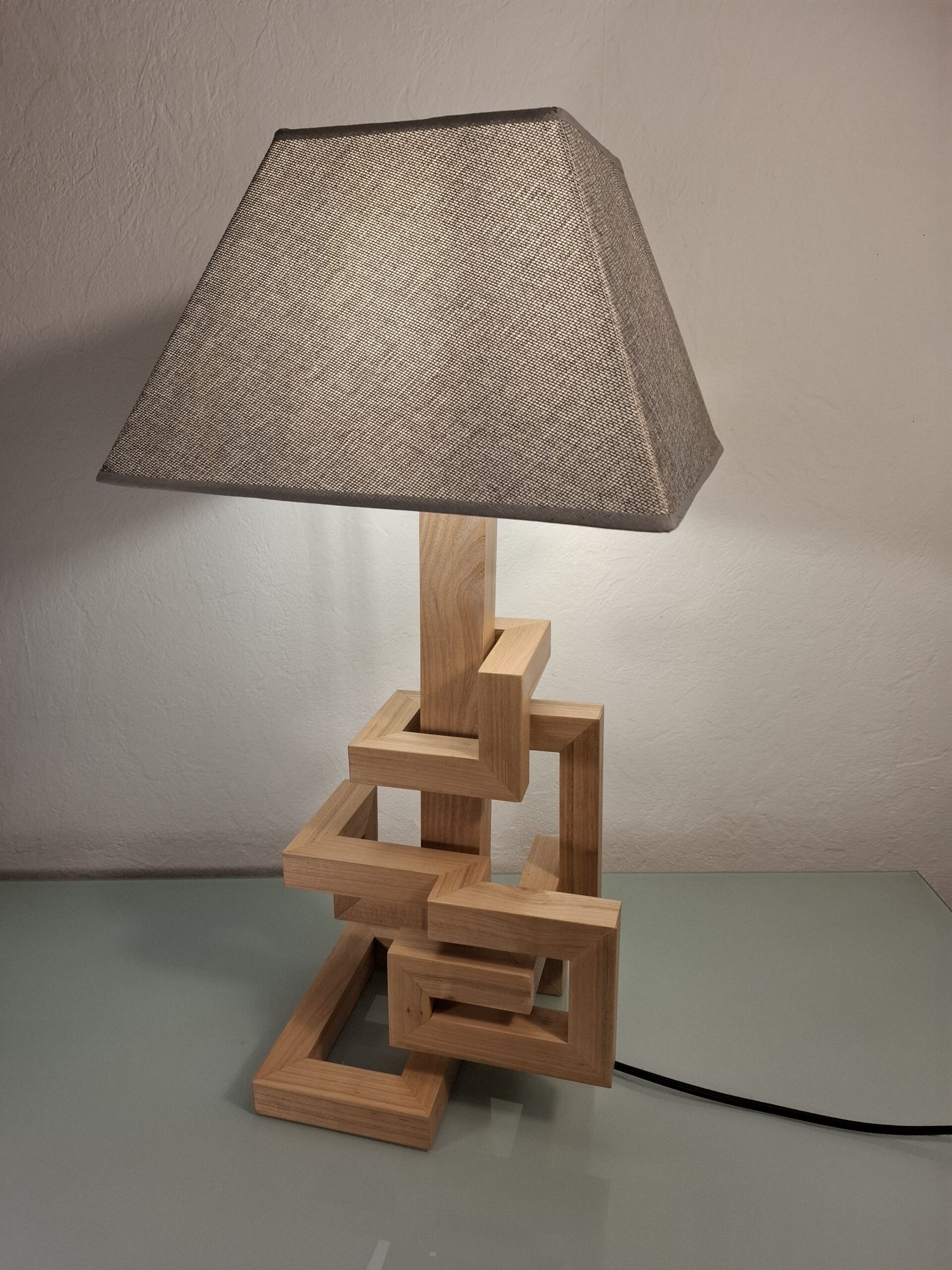 Lampe à poser design, lampe moderne en merisier massif, lampe artisanale, lampe pièce unique, décoration intérieure, éclairage, Holzlampe, Holzlampe aussi Kirschbaum.
