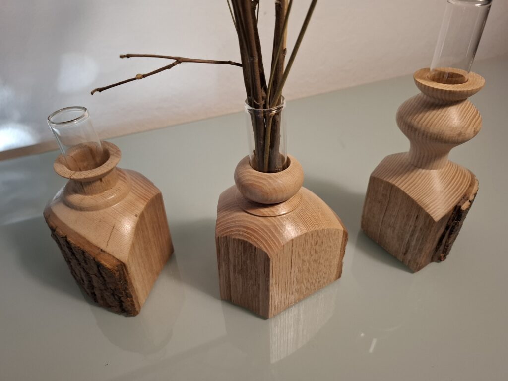 Les soliflores en bois tourné : Élégance Naturelle et Artisanal, soliflore artisanal, soliflore pièce unique, soliflore déco champêtre, soliflore style bohème