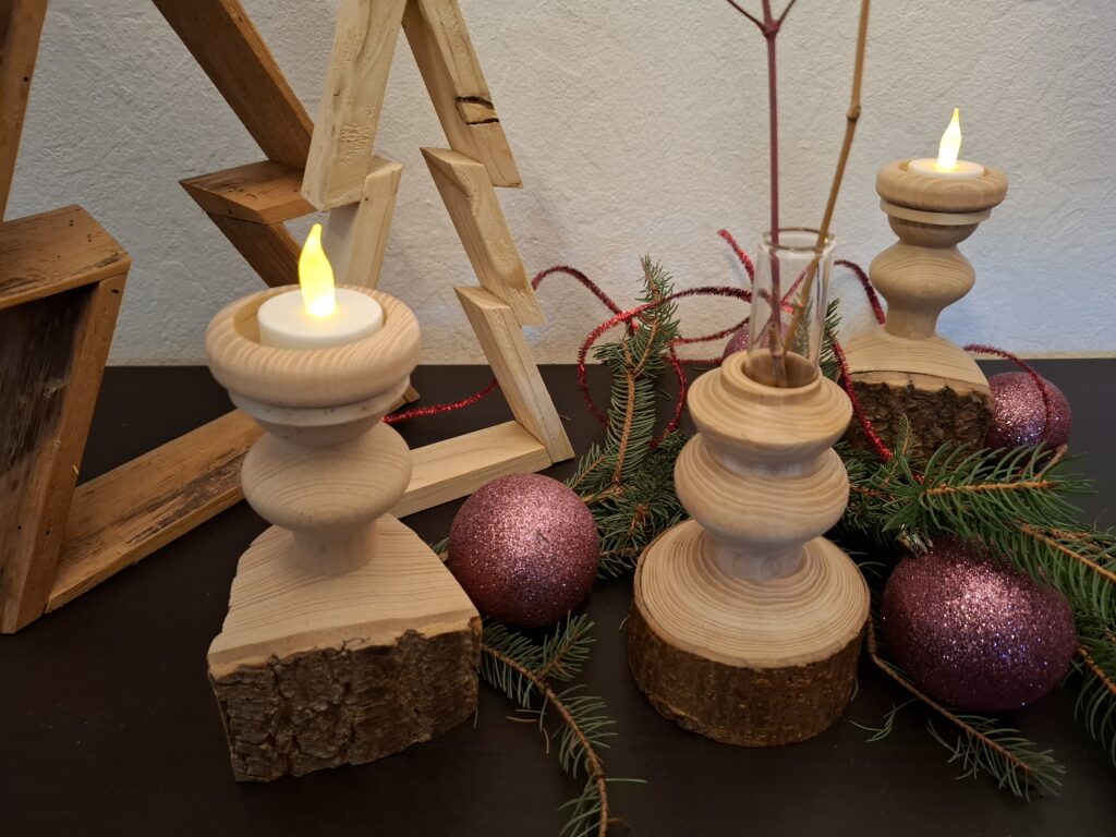 Les soliflores en bois tourné : Élégance Naturelle et Artisanal, soliflore artisanal, soliflore pièce unique, soliflore déco champêtre, soliflore style bohème déco de Noël
