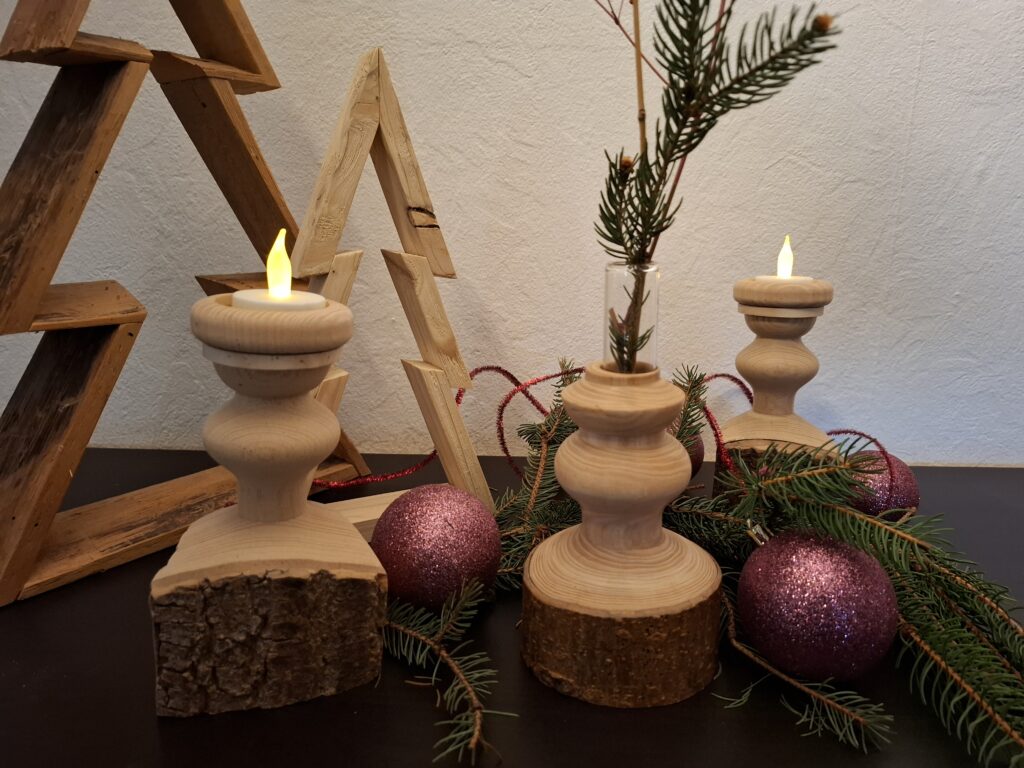 Les soliflores en bois tourné : Élégance Naturelle et Artisanal, soliflore artisanal, soliflore pièce unique, soliflore déco champêtre, soliflore style bohème déco de Noël