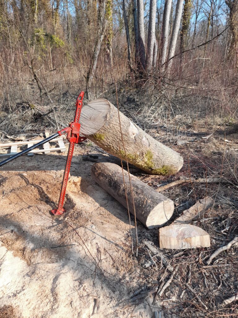 Le bois massif, la beauté du bois massif dans la décoration intérieure, valoriser les défauts du bois.