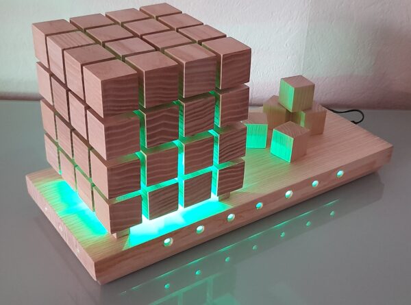 Lampe Cube, cube lumineux, lampe design, luminaire artisanal, lampe à poser en bois, luminaire à LED, Holzlampe, Design Holzlampe, lampe à poser, lampe dambiance