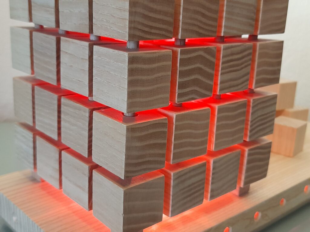 Lampe Cube, cube lumineux, lampe design, luminaire artisanal, lampe à poser en bois, luminaire à LED, Holzlampe, Design Holzlampe, lampe à poser, lampe dambiance