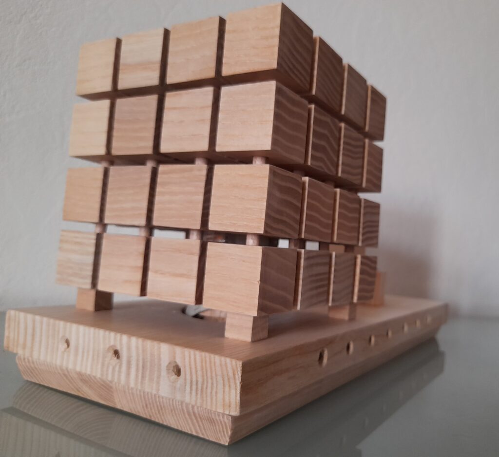 Lampe Cube, cube lumineux, lampe design, luminaire artisanal, lampe à poser en bois, luminaire à LED, Holzlampe, Design Holzlampe, lampe à poser, lampe dambiance