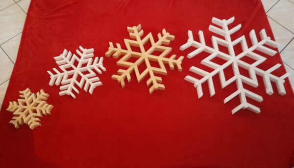 La Magie de la Déco de Noël en Bois, déco de Noël en bois, déco de Noël artisanale, déco de Noël fait main, déco de Noël originale, sapin en bois, flocons de neige en bois. Weinachtsdeco aussi Holz,