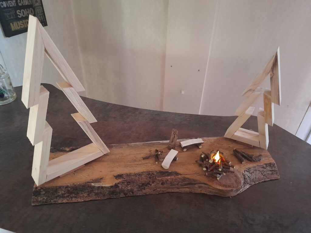 La Magie de la Déco de Noël en Bois, déco de Noël en bois, déco de Noël artisanale, déco de Noël fait main, déco de Noël originale, sapin en bois, flocons de neige en bois. Weinachtsdeco aussi Holz,