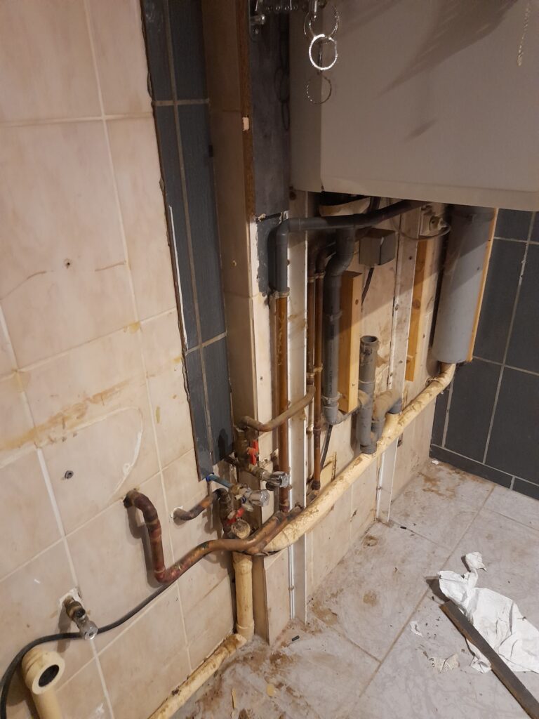 Relooker une Salle de Bain. Transformer une salle de bains avec des matériaux de récupération