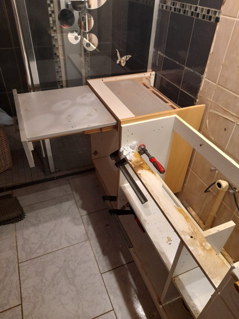 Relooker une Salle de Bain. Transformer une salle de bains avec des matériaux de récupération