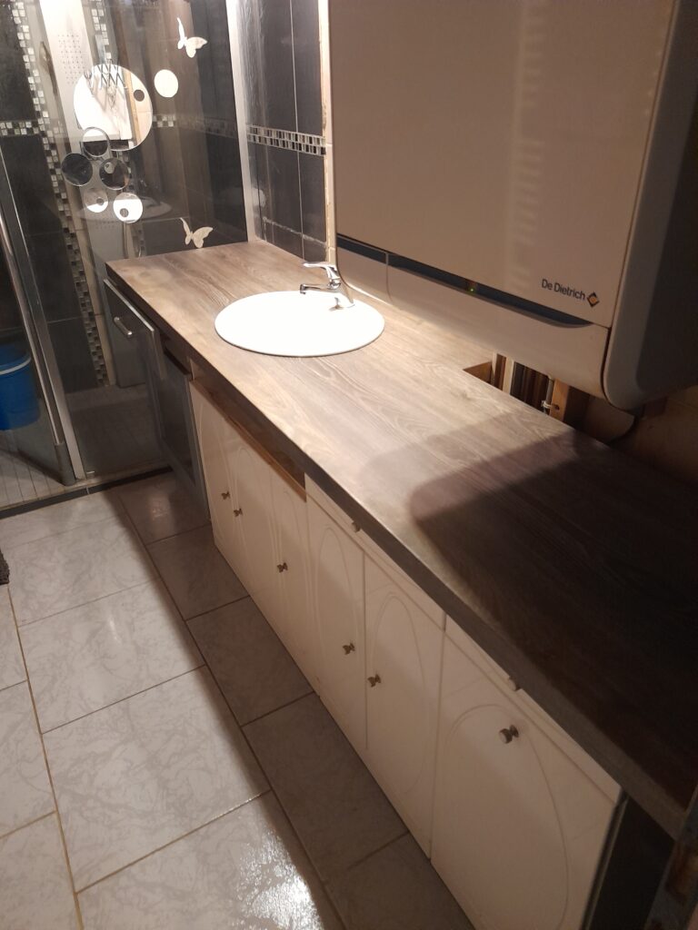 Relooker une Salle de Bain. Transformer une salle de bains avec des matériaux de récupération