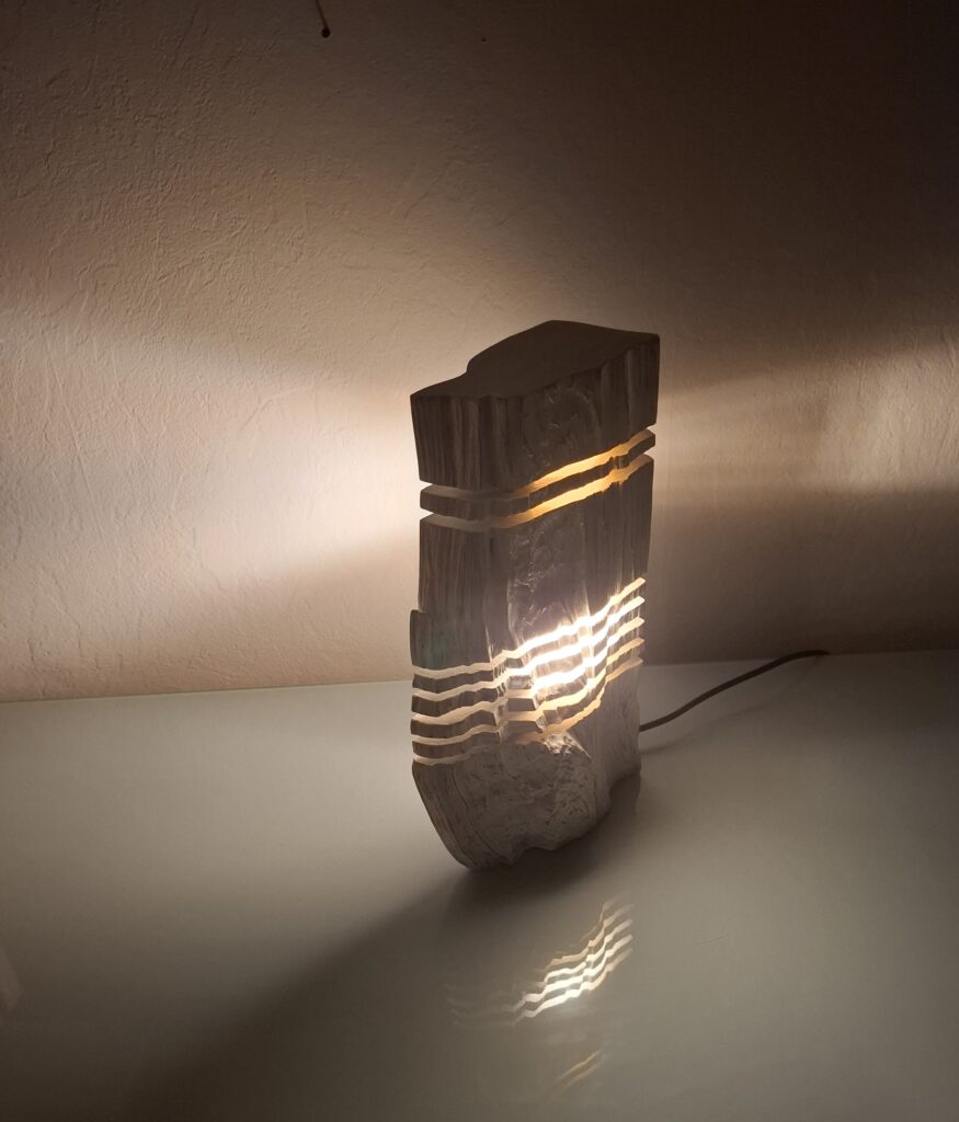 Lumière tamisée pour un sommeil réparateur, L'importance des lampes à lumière tamisée pour un sommeil réparateur, lampe à poser artisanale, lampe lumière douce,