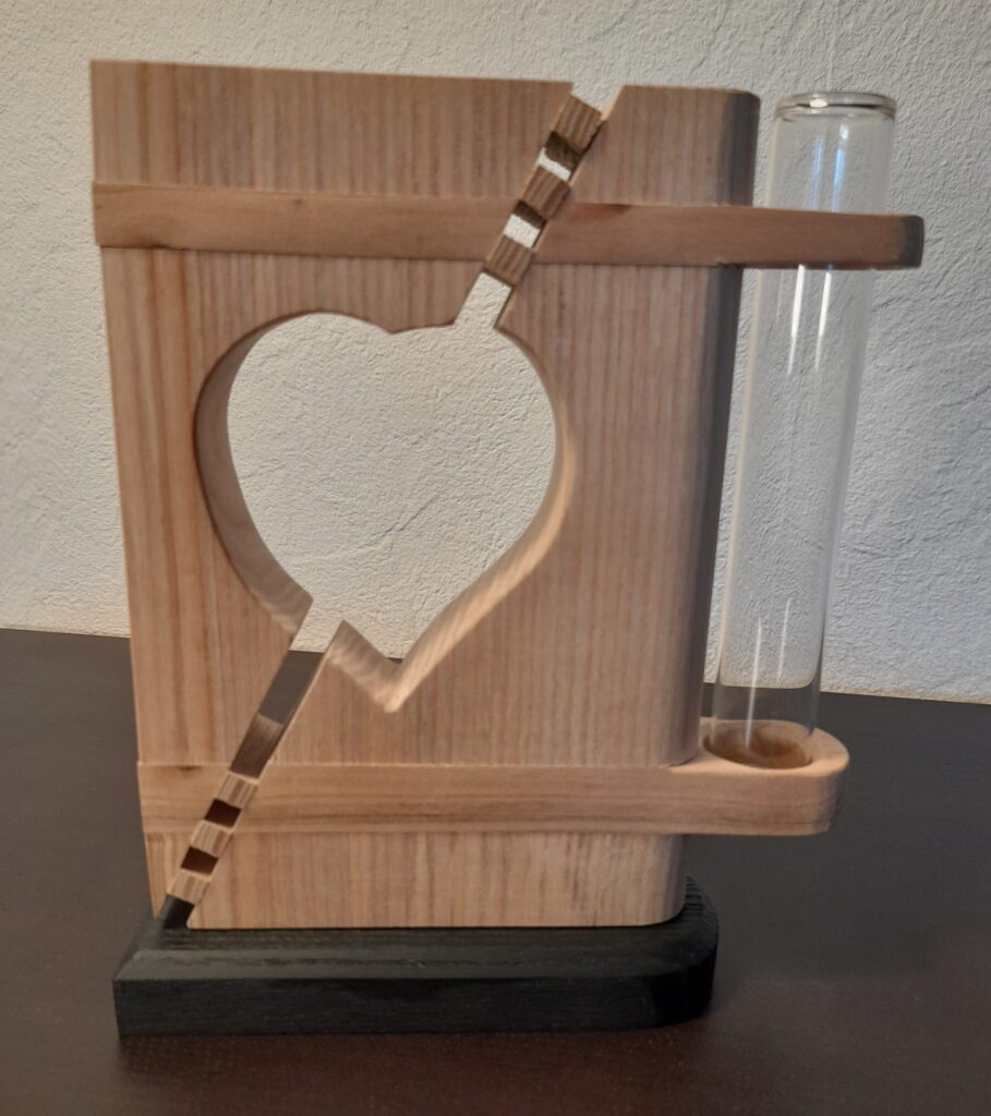 Un Cadeau Élégant, soliflore artisanal, soliflore en bois, soliflore tube éprouvette, soliflore style contemporain, soliflore design