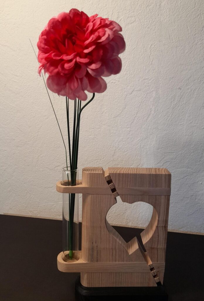 Un Cadeau Élégant, soliflore artisanal, soliflore en bois, soliflore tube éprouvette, soliflore style contemporain, soliflore design