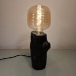Lampe en bois brûlé