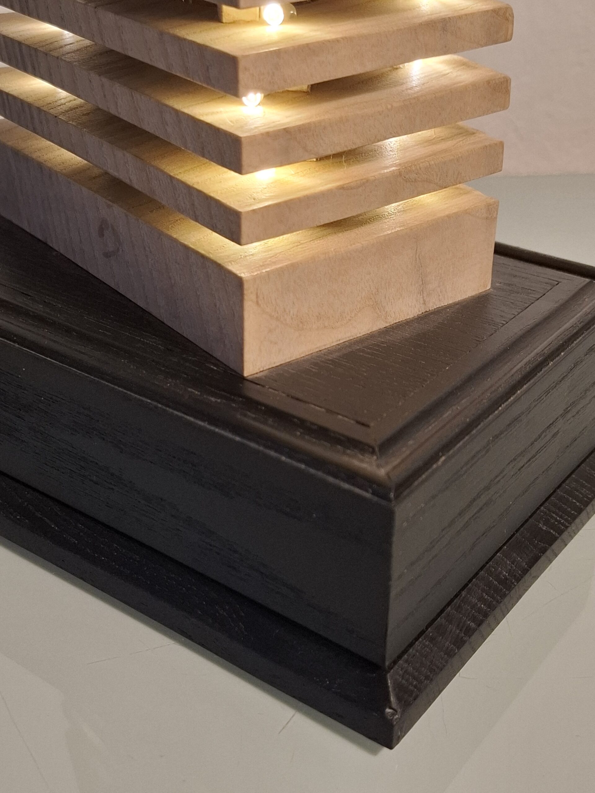 Lampe de Table Mobile en Bois