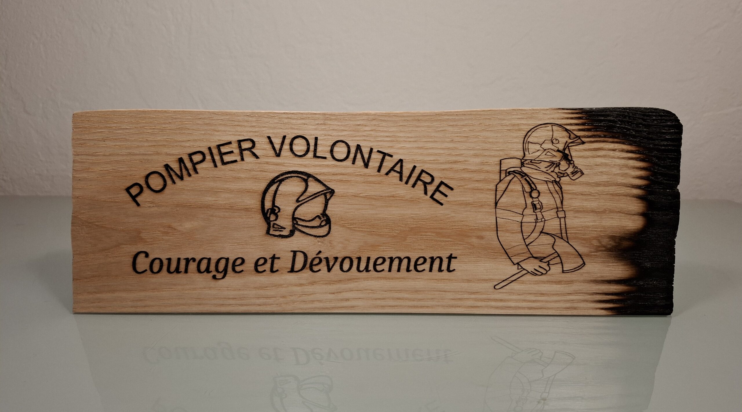 Trophée thème pompier volontaire - courage et dévouement