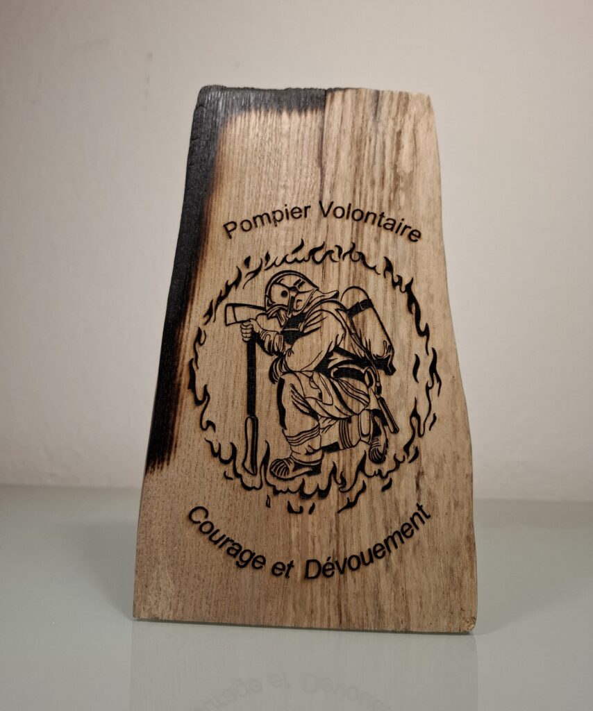 Déco trophée en bois thème Pompiers