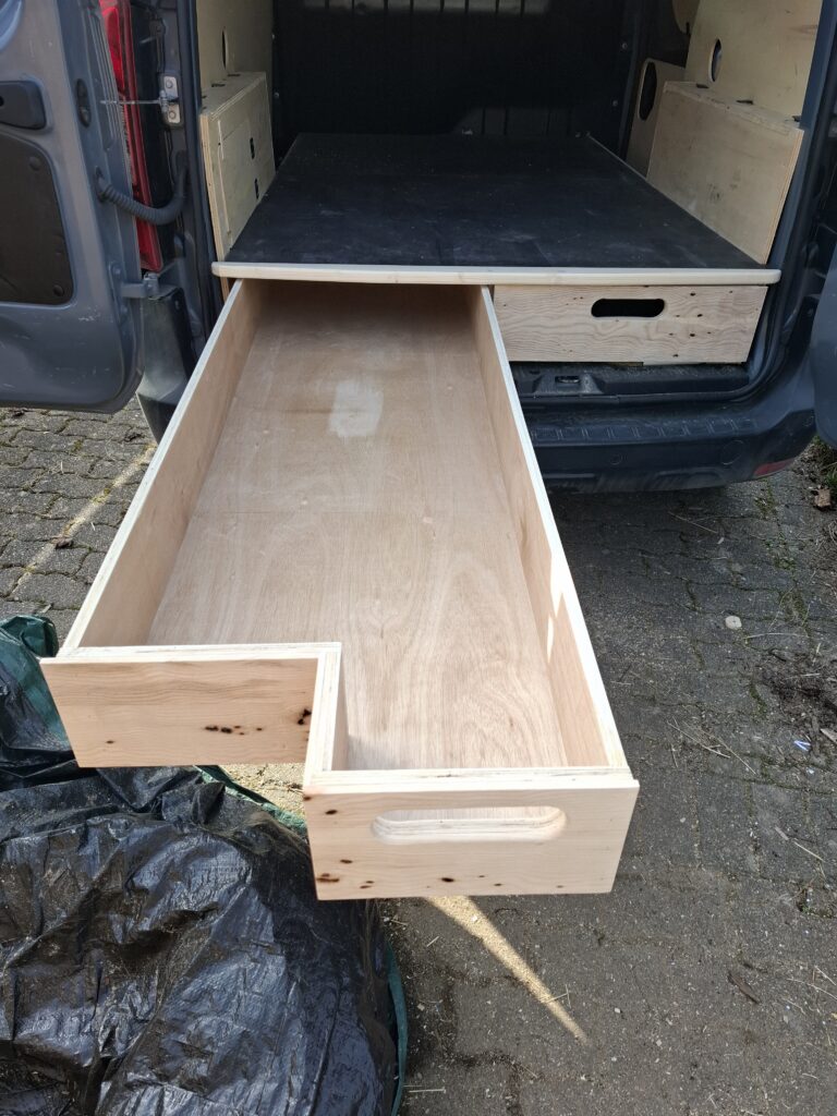 Aménagement de Deux Tiroirs dans un Kangoo