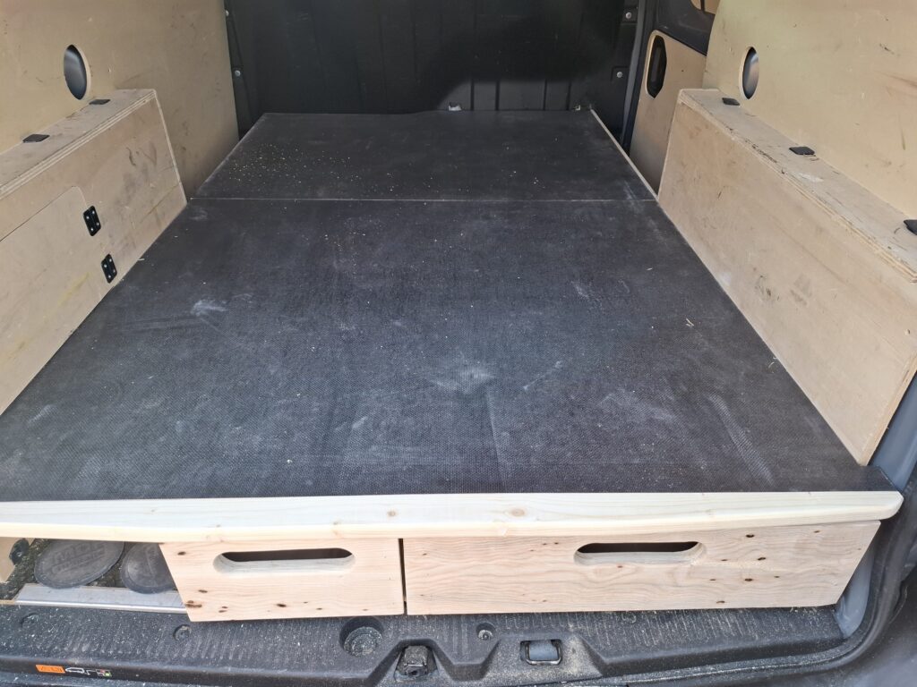 Aménagement de Deux Tiroirs dans un Kangoo