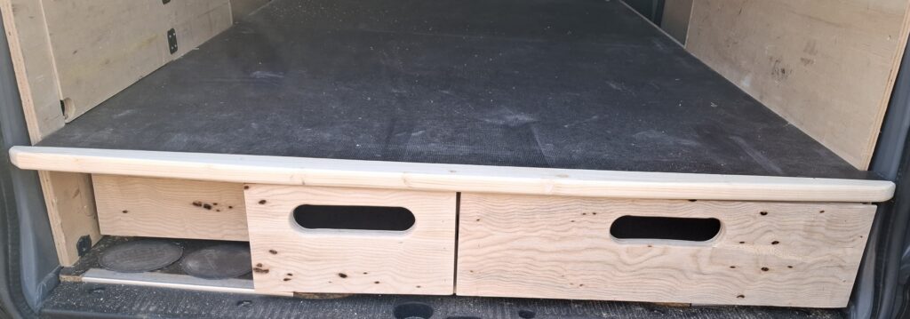 Aménagement de Deux Tiroirs dans un Kangoo