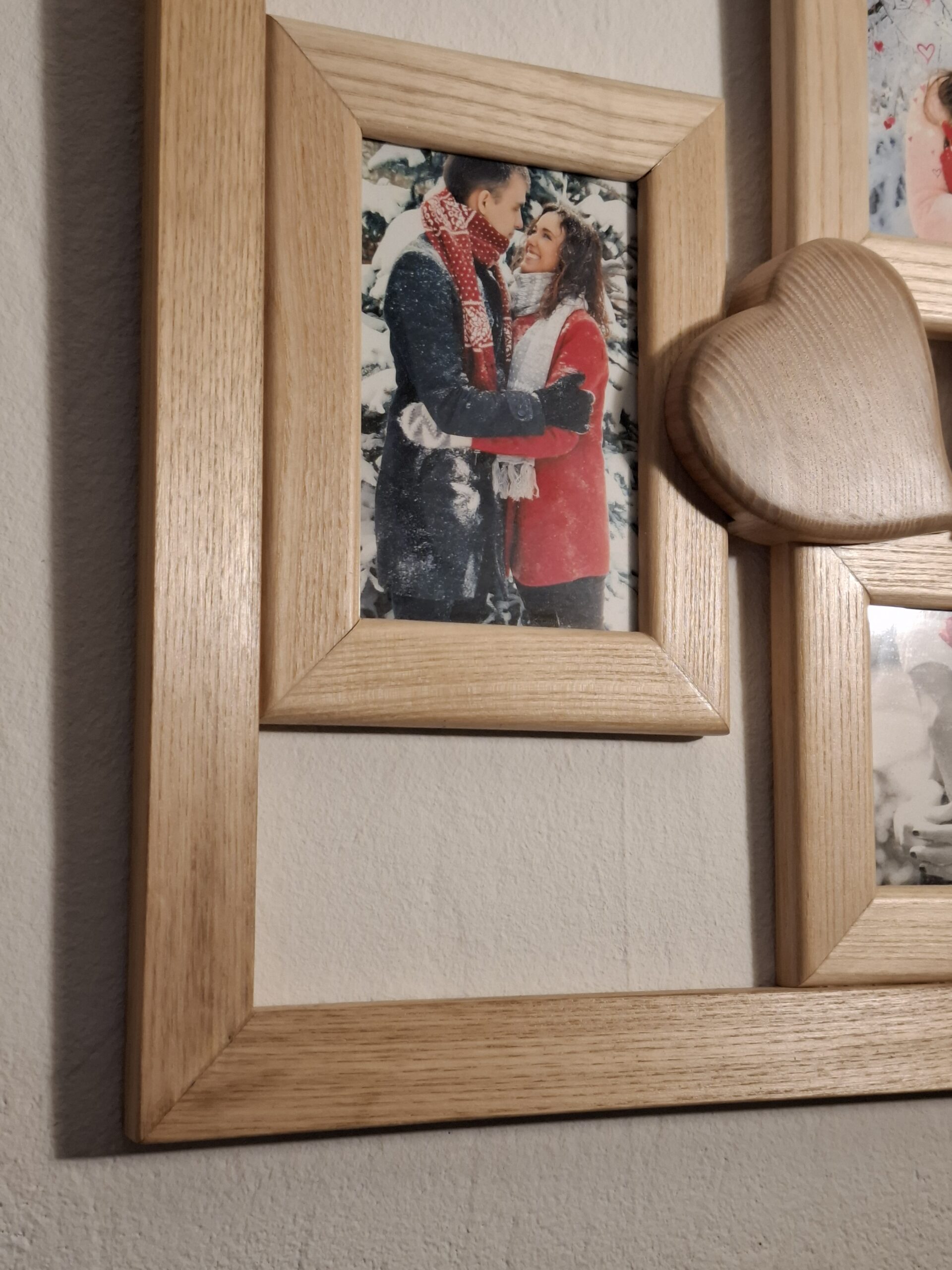 Cadre Photos Multi Vues au design unique et élégant est parfait pour mettre en valeur vos plus belles images de couple ou de mariage