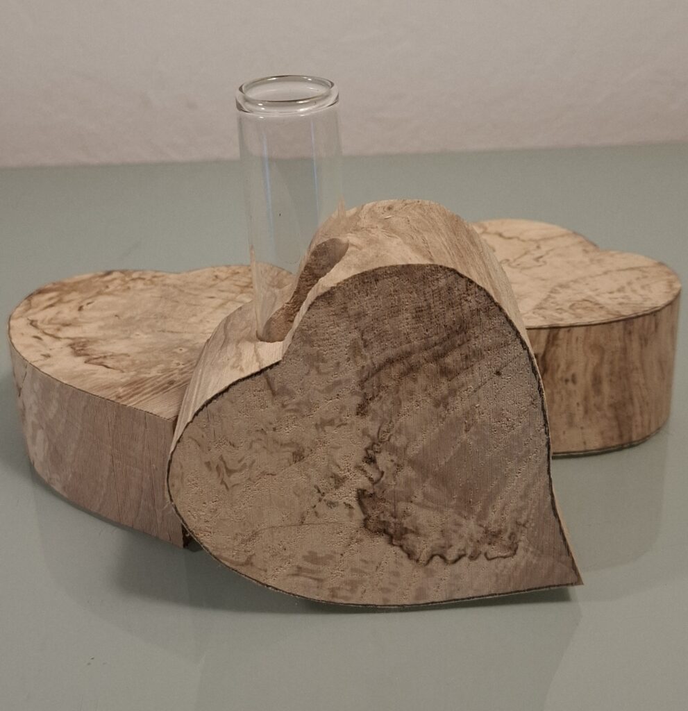 Décoration artisanale vs industrielle : pourquoi choisir des pièces uniques en bois massif