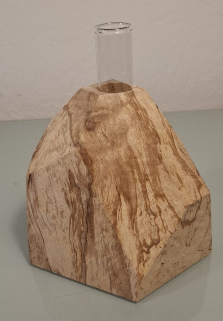 Décoration artisanale vs industrielle : pourquoi choisir des pièces uniques en bois massif