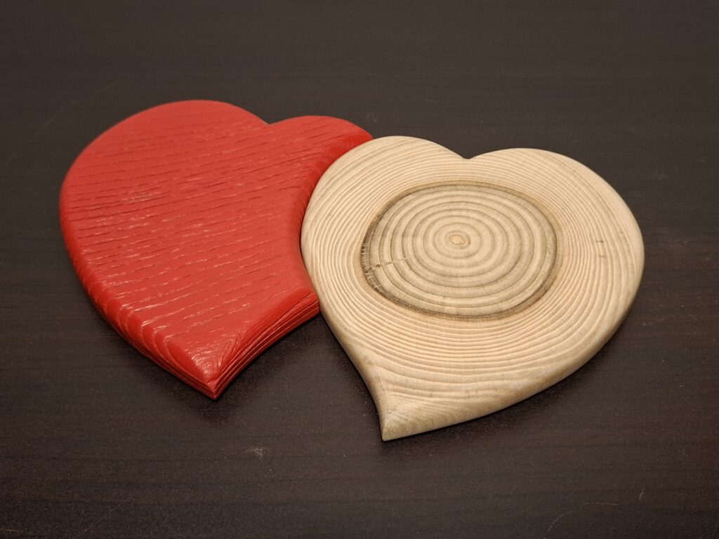 Duo cœurs en bois massif - l'idée cadeau qui fait mouche