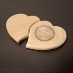Duo de sous-verres cœurs imbriqués en frêne naturel
