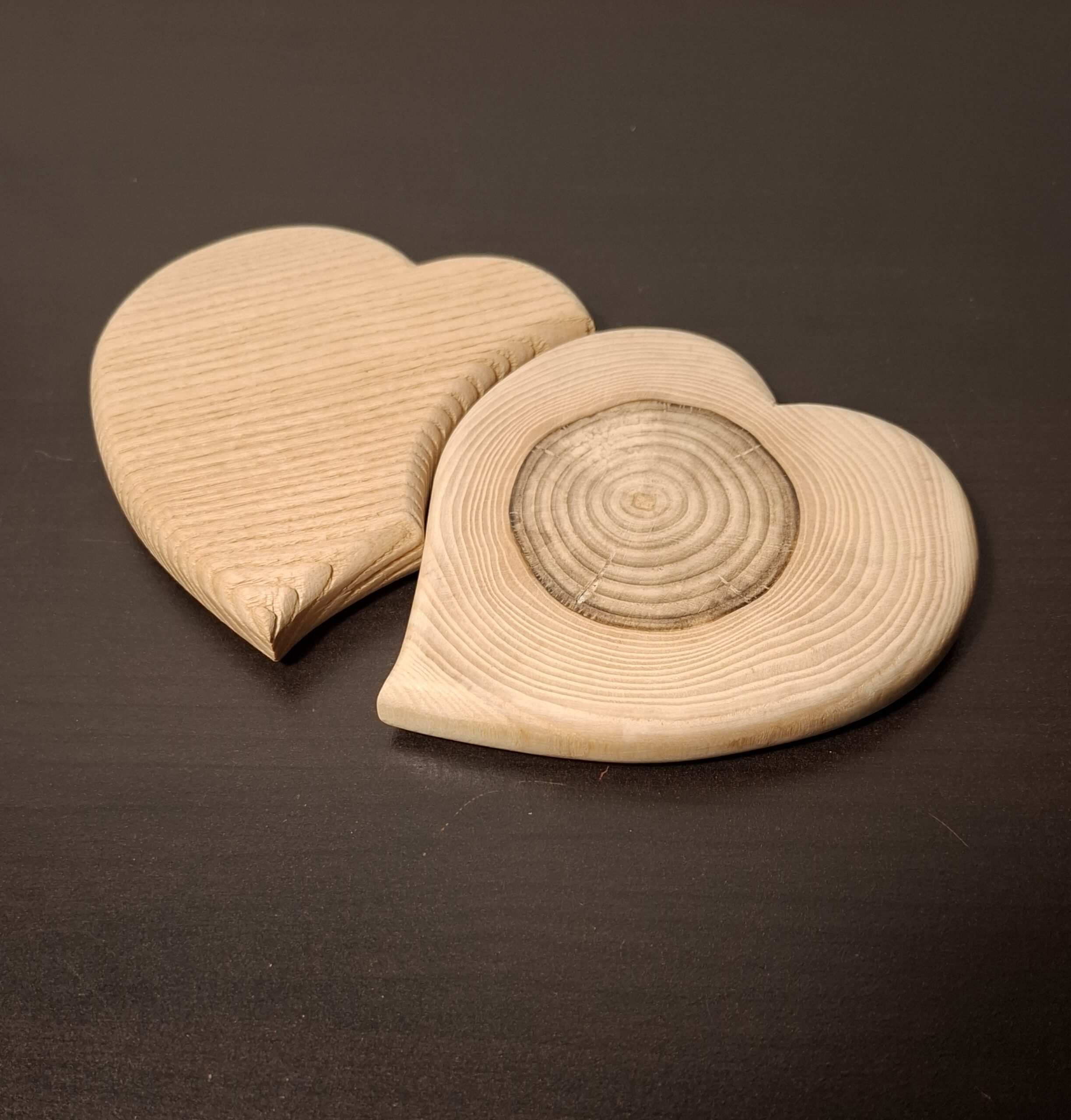 Duo de sous-verres cœurs imbriqués en frêne naturel