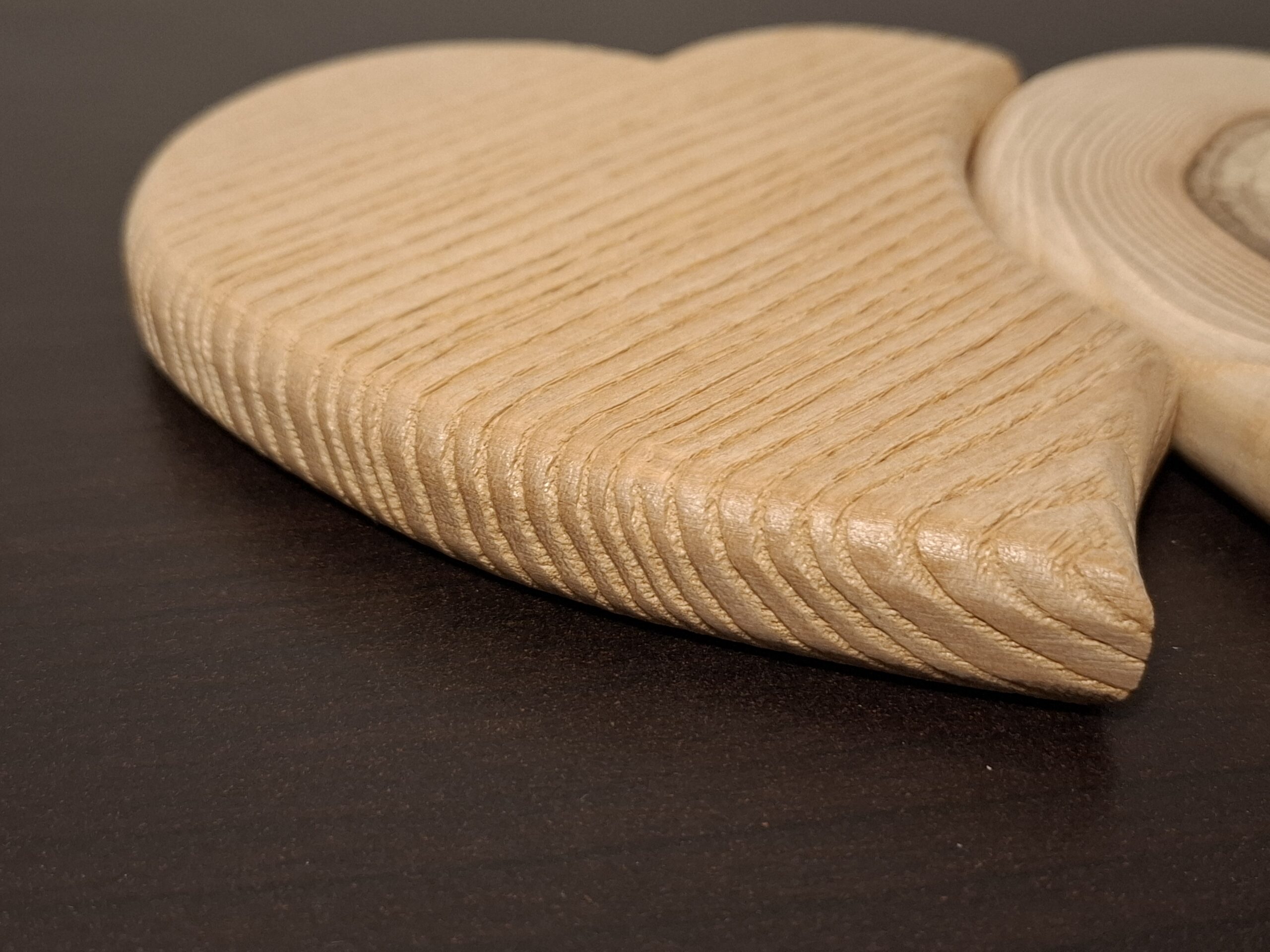 Duo de sous-verres cœurs imbriqués en frêne naturel