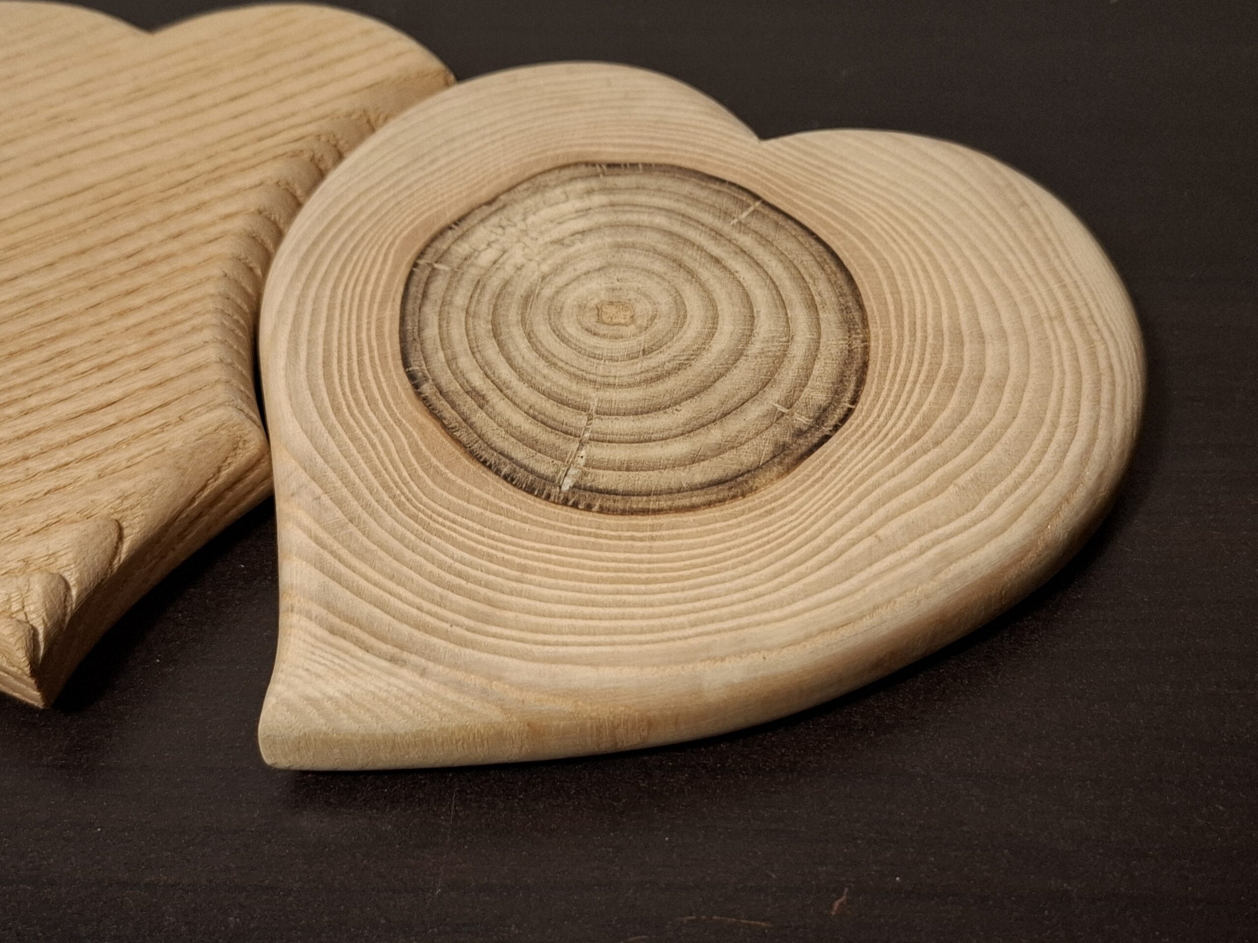 Duo de sous-verres cœurs imbriqués en frêne naturel