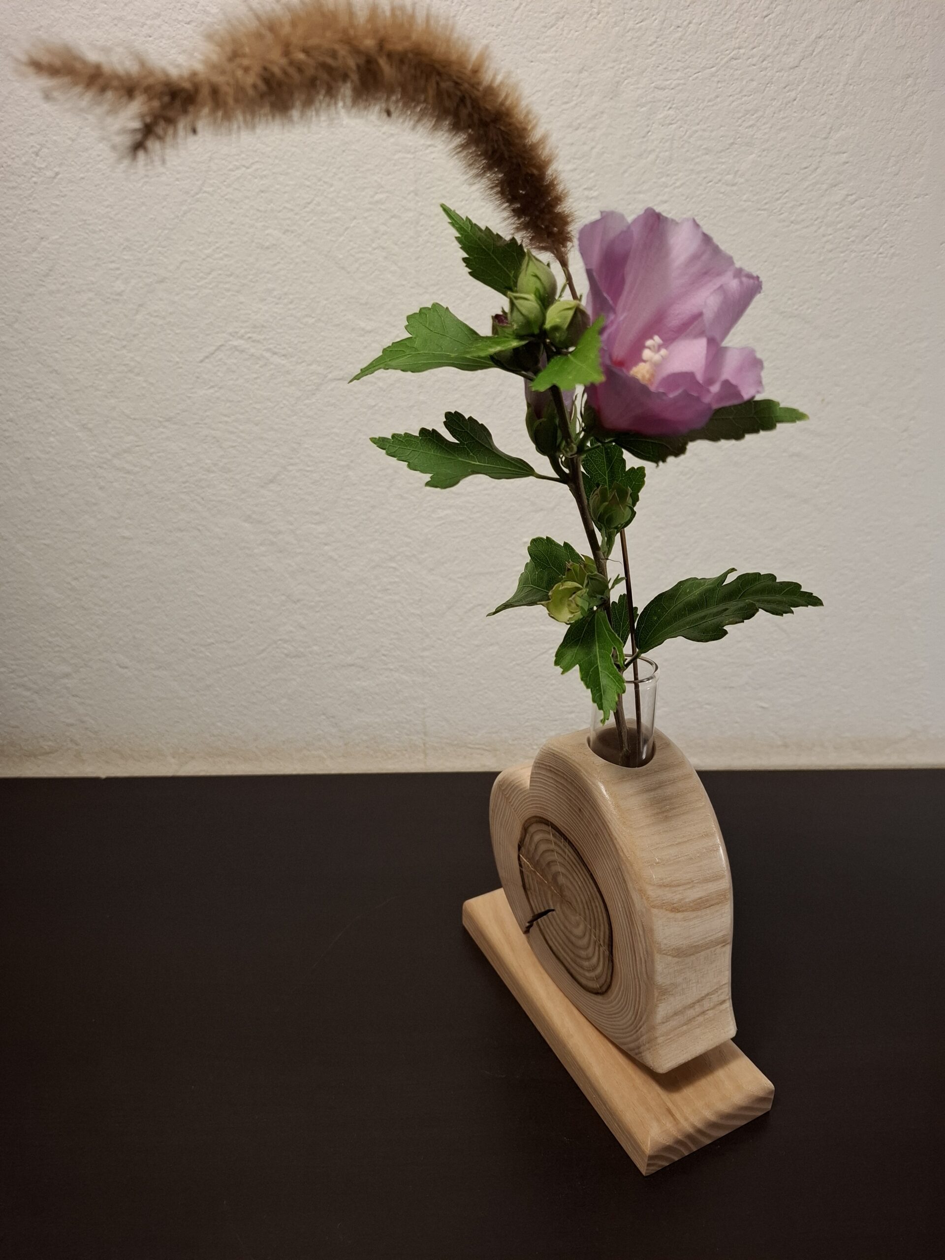 Vase Soliflore en Bois Massif pour une Déco Authentique