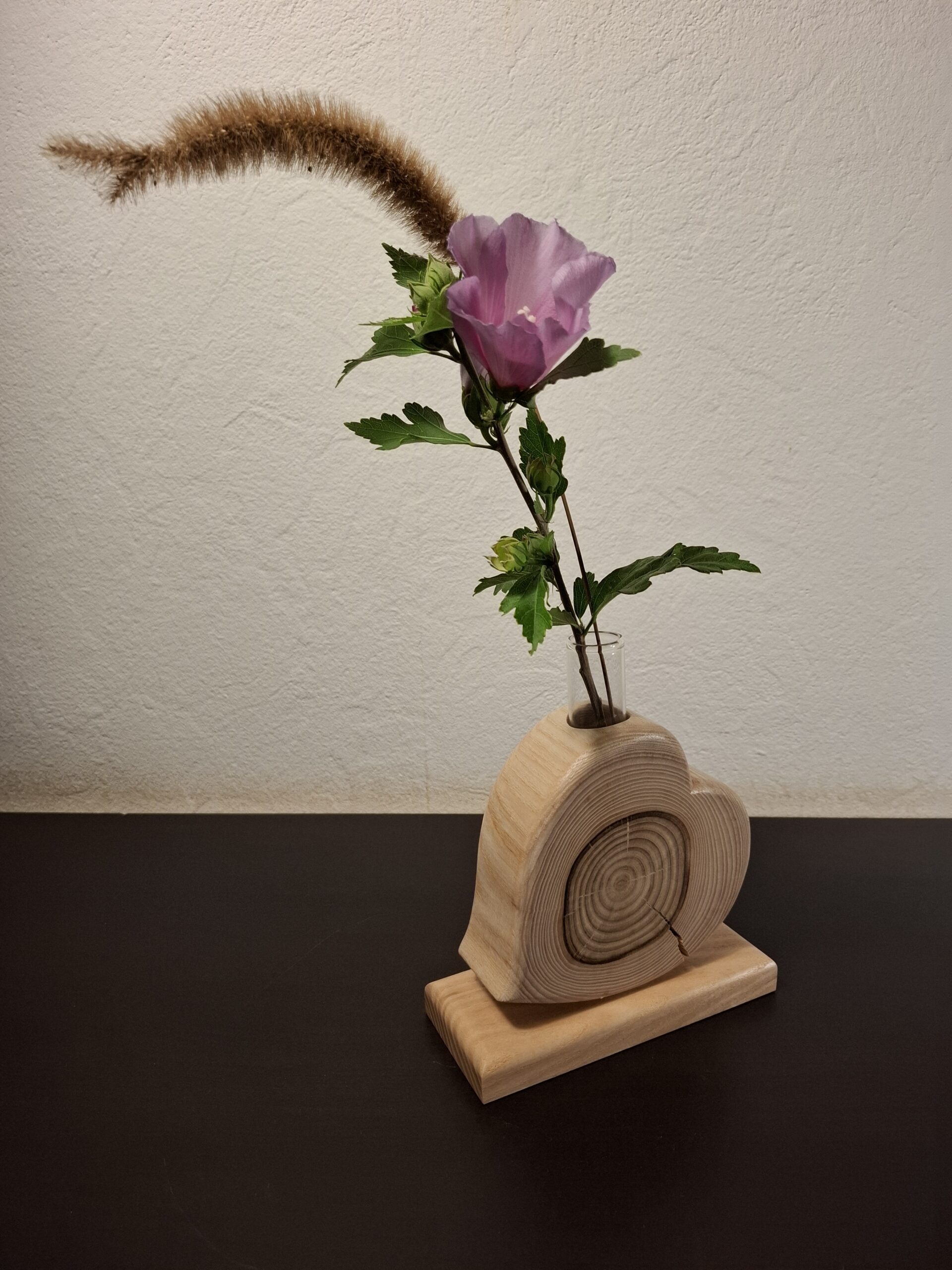 Vase Soliflore en Bois Massif pour une Déco Authentique